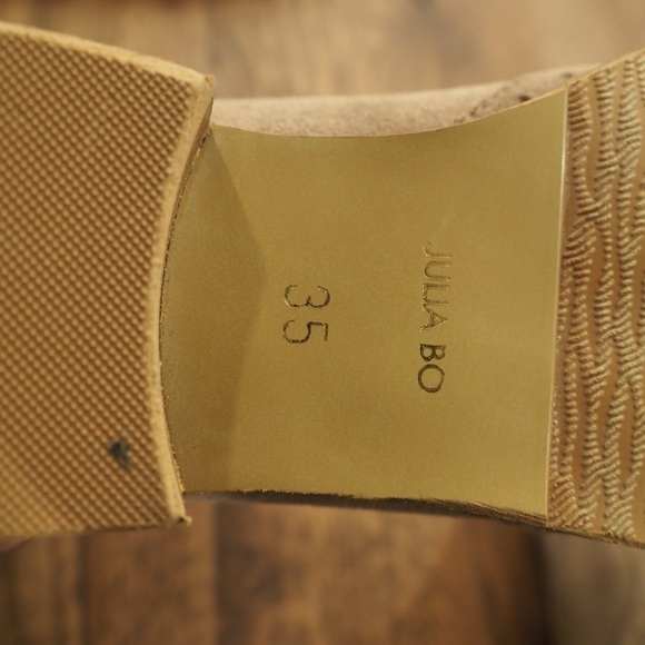 Julia Bo sz 35 US 5.5 tan suede wingtip derby shoes - Picture 10 of 15